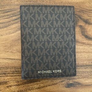Michael Kors Jetset Travel Passport Holder Wallet NEW